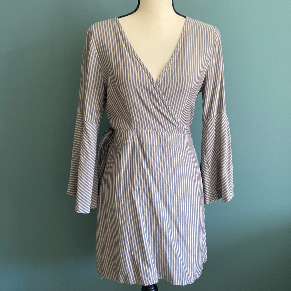 Ecoté Long Sleeve Wrap Dress Medium